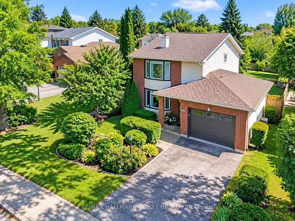96 Pheasant Run Dr, Ottawa, ON K2J 2R5