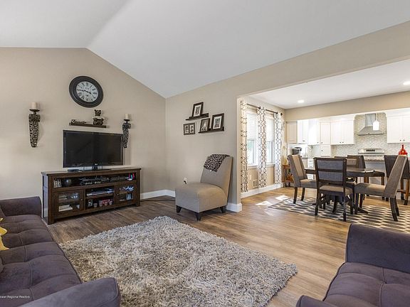 5th image of 25 Teakwood Dr