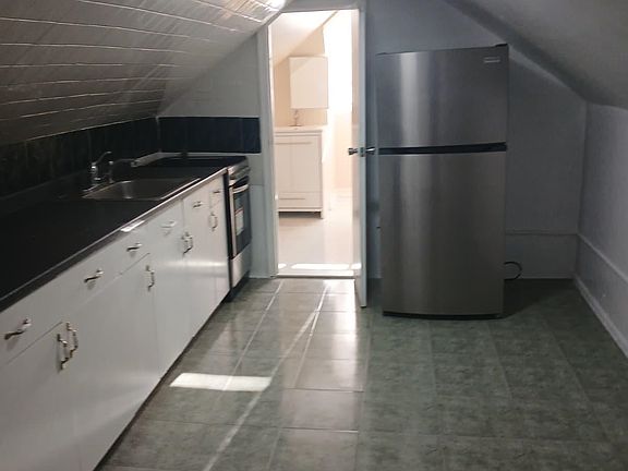3rd image of 59 46th St #3