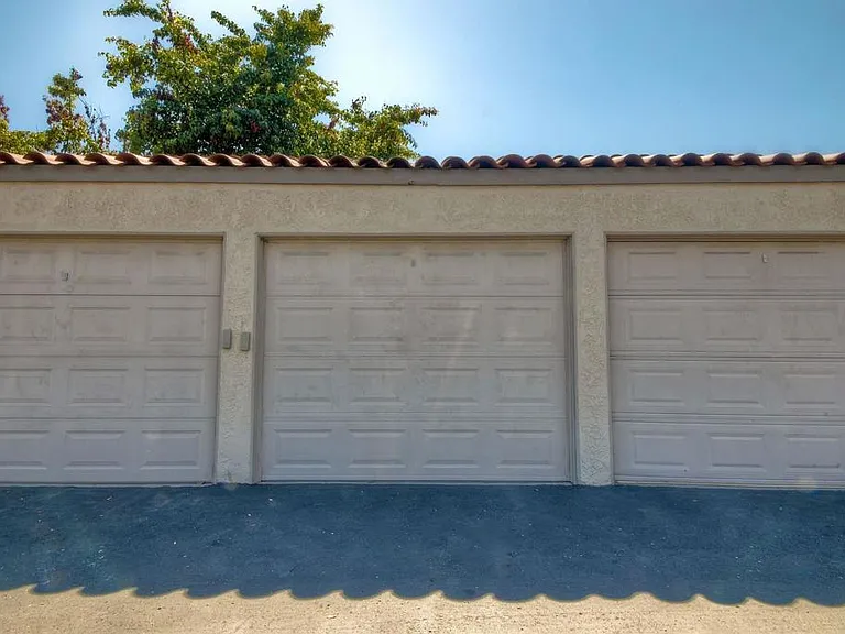 6677 Paseo Del Norte #B — Photo 20