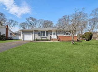 98 Bieselin Rd, Bellport, NY 11713