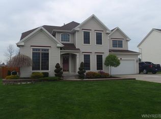 41 Bentley Cir, Lancaster, NY 14086