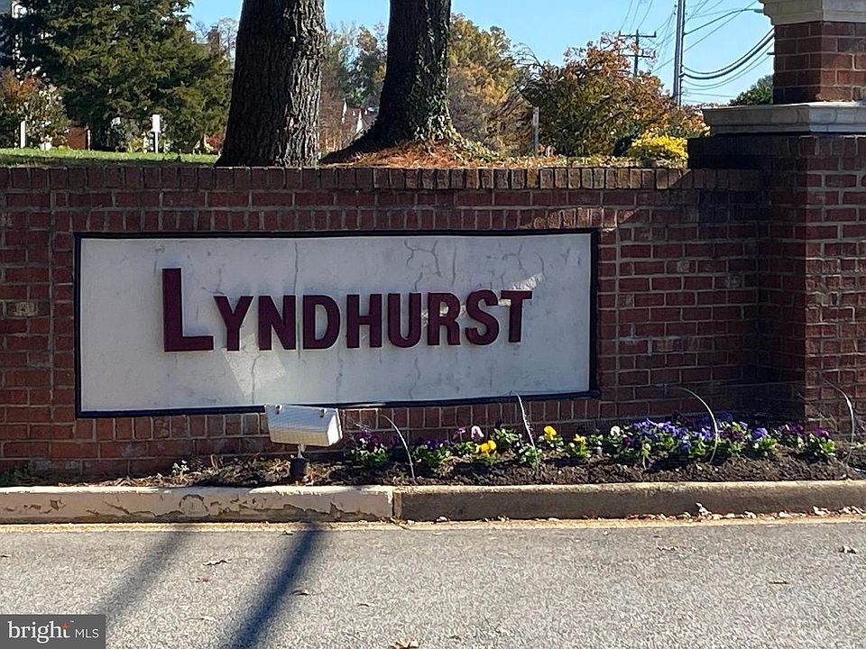 1st image of 3961 Lyndhurst Dr APT 203