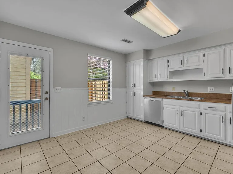 908 Brentwood Point — Photo 8