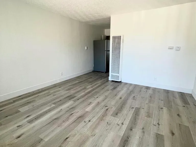 Saratoga Apartments — Photo 4