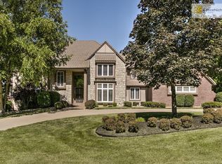 13401 Timberidge St, Parkville, MO 64152