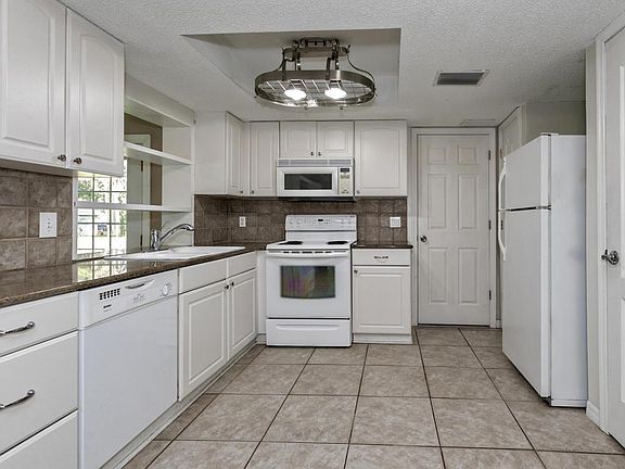 5th image of 616 Palmera Dr