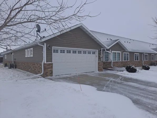 4652 44th Ave S, Fargo, ND 58104