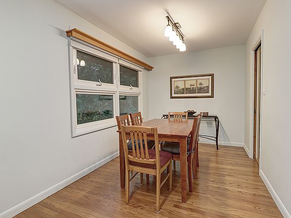 5th image of 520 S Beverly St