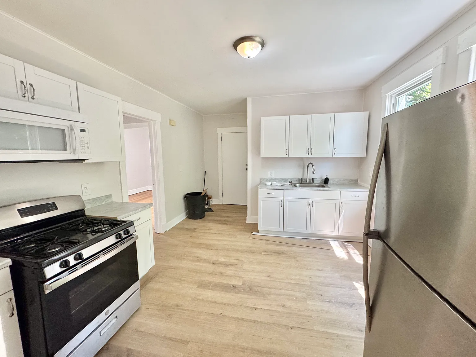 3 bed, $2,200 — Photo 2