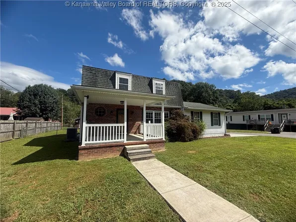 107 Countryside Dr, Danville, WV 25053