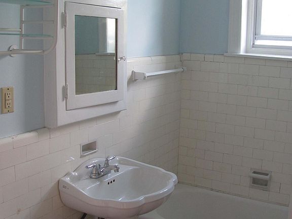 5th image of 7000 Lincoln Dr APT A4
