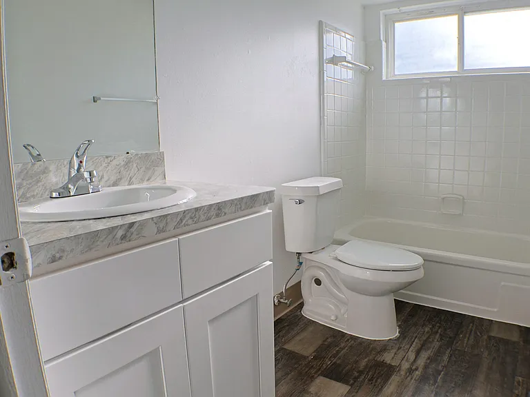 Livonia Apartments — Photo 15