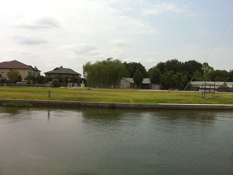 1st image of 700 Circle Dr