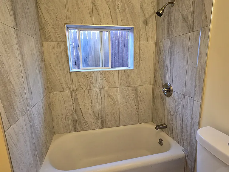 1017 Hickox St #B — Photo 5