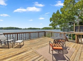 11 Ocean Ave, Halifax, MA 02338