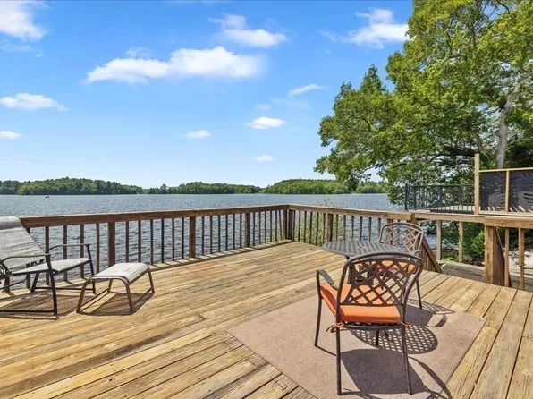 11 Ocean Ave, Halifax, MA 02338