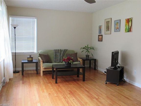 3rd image of 411 Sutcliffe Dr