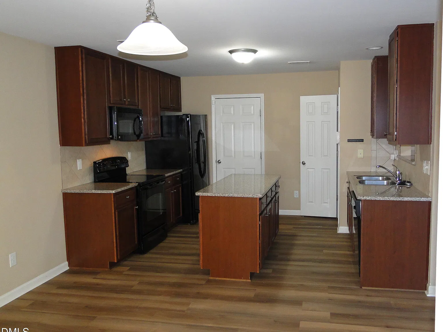 3 bed, 2.5 bath, $2,200 — Photo 3