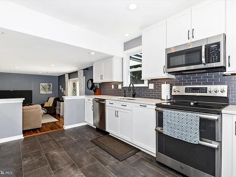 3004 Peebles Ct — Photo 8
