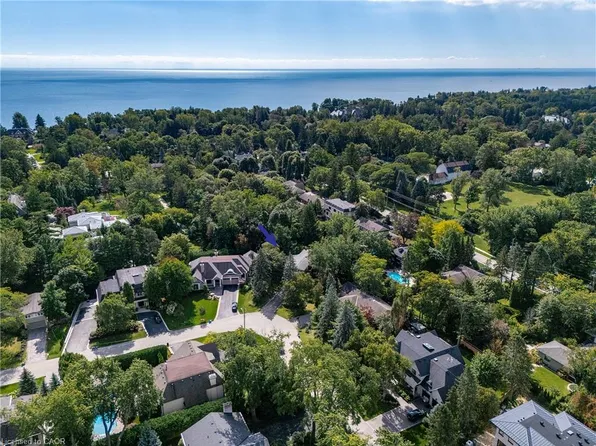 1242 Donlea Cres, Oakville, ON L6J 1V7