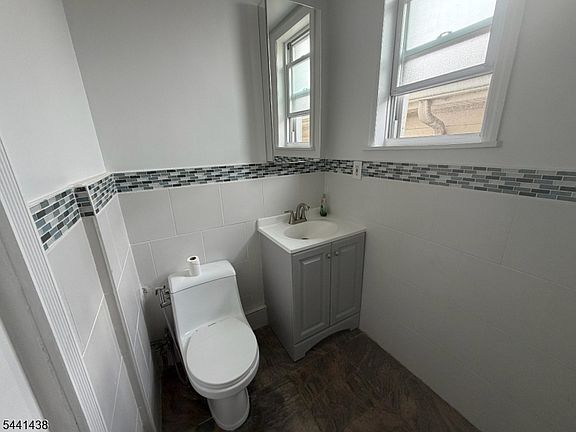 4th image of 212 Beacon Ave