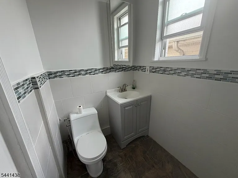 212 Beacon Ave — Photo 4