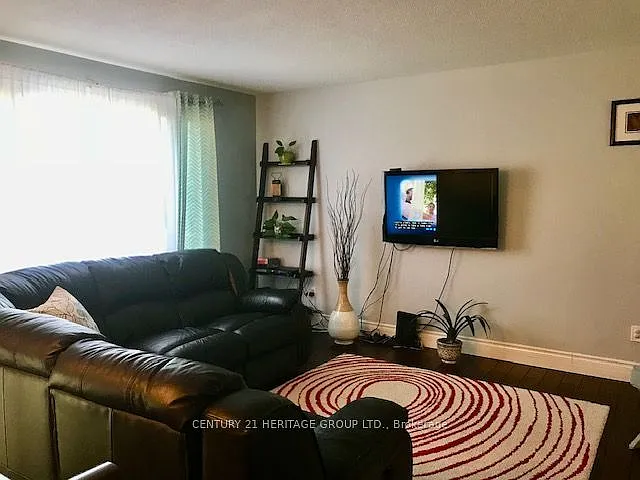 3 bed, $2,200 — Photo 4