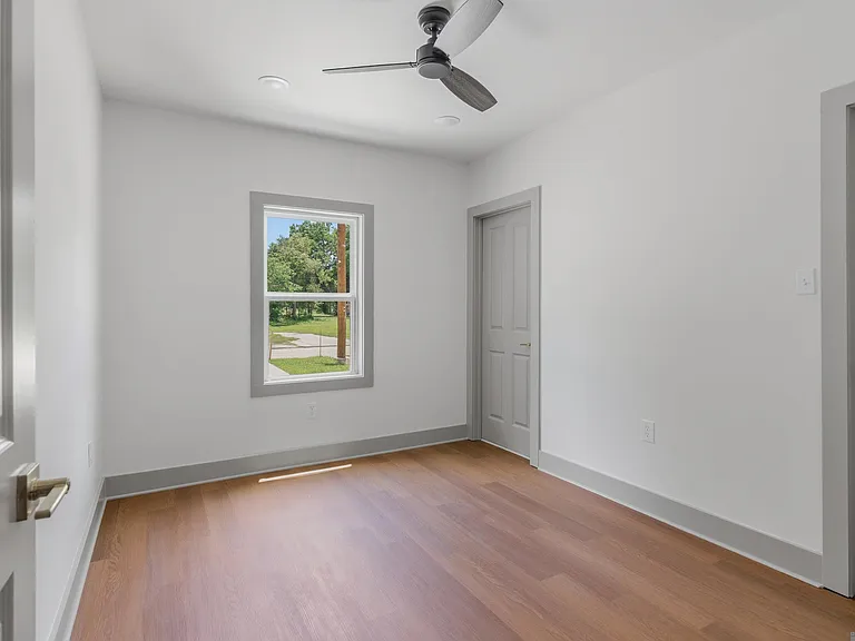 988 Terrace Ave — Photo 10