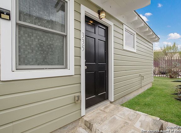 3rd image of 335 Simon St #301