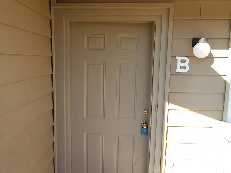 312 Chalmette Dr — Photo 2
