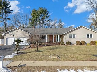 7 Robin Rd, Edison, NJ 08820