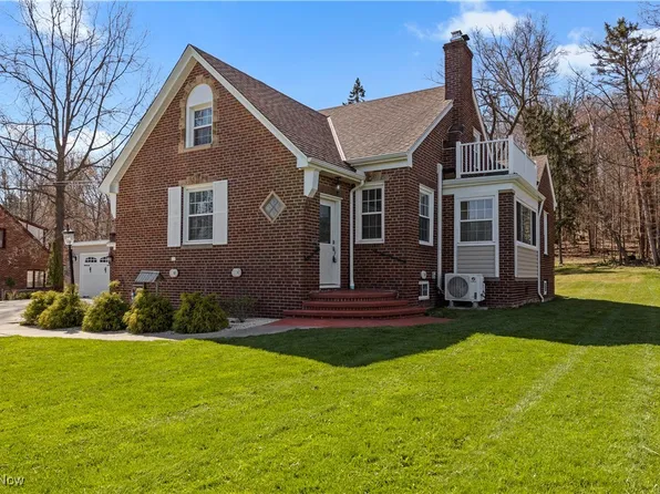 276 E Ridgewood Dr, Seven Hills, OH 44131