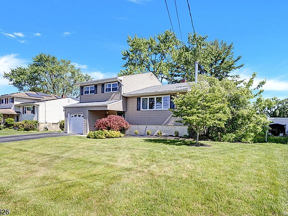 4th image of 21 Hillery Dr