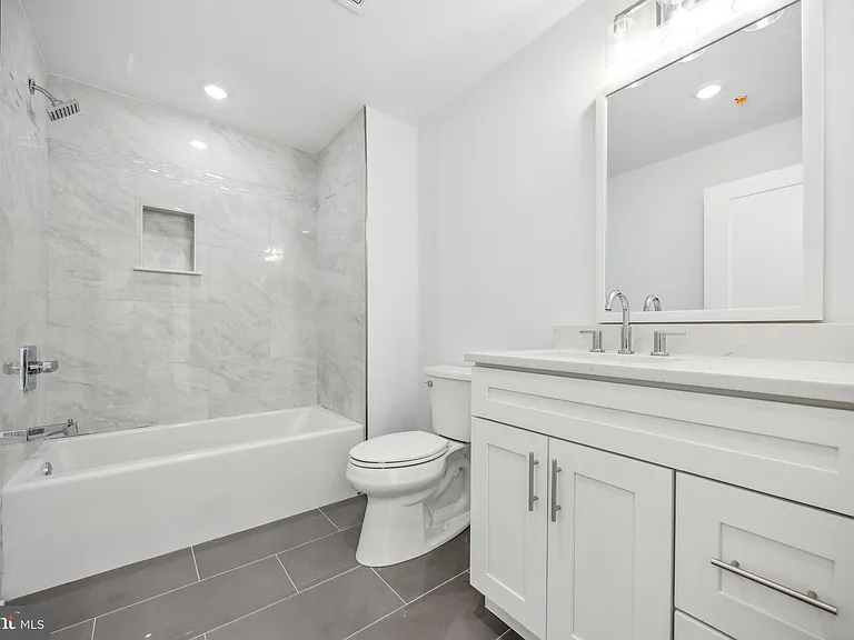 1350 N Front St #303 — Photo 3