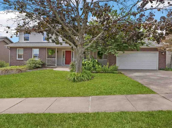 821 Cypress Ct, Iowa City, IA 52245