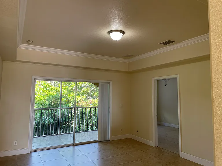 327 SE 23rd Ave #28 — Photo 7