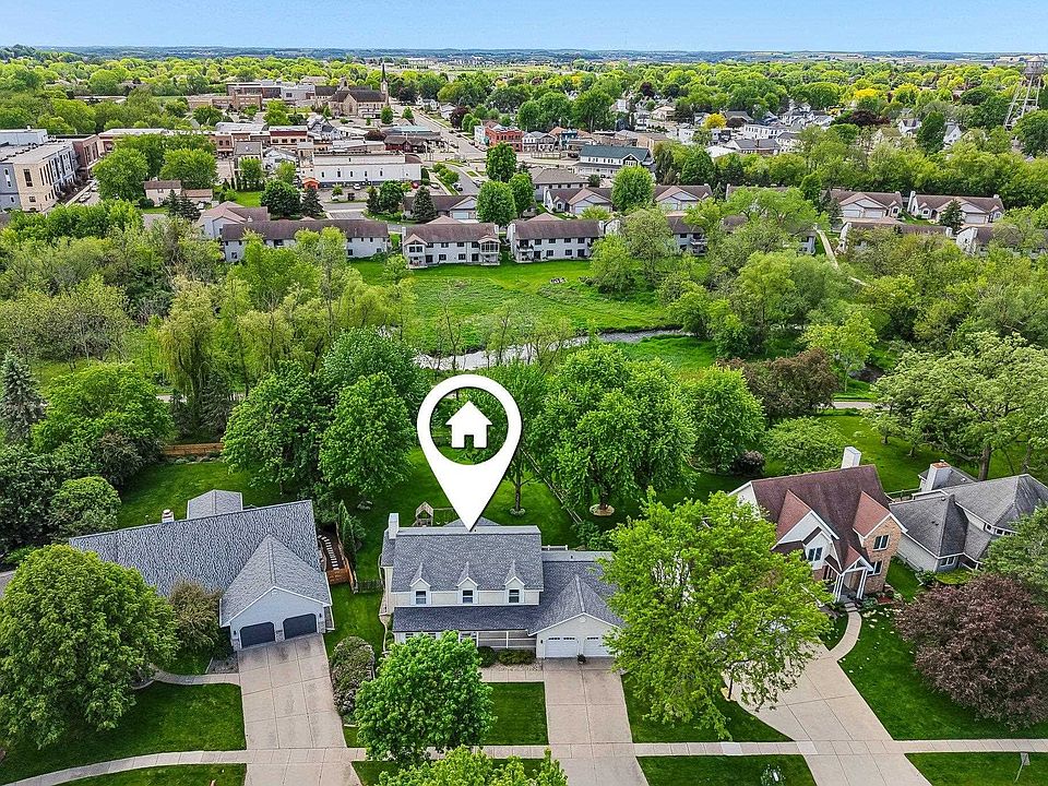 1st image of 210 Fairbrook Dr