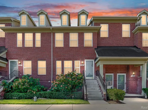 15617 Stone Crossing Dr, Southfield, MI 48075