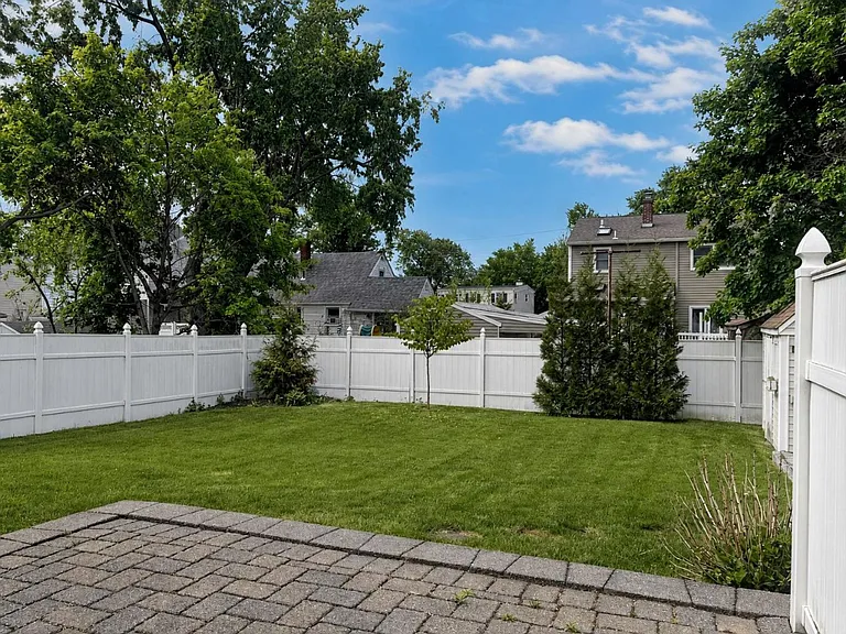 171 New York Ave — Photo 5