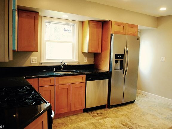 5th image of 11 Farmingdale Ave
