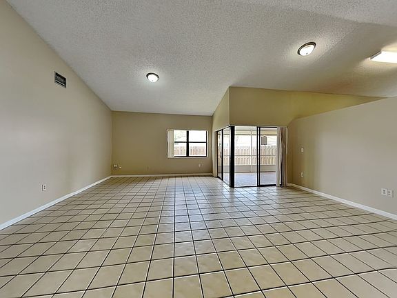 3rd image of 5921 Leeds Ln