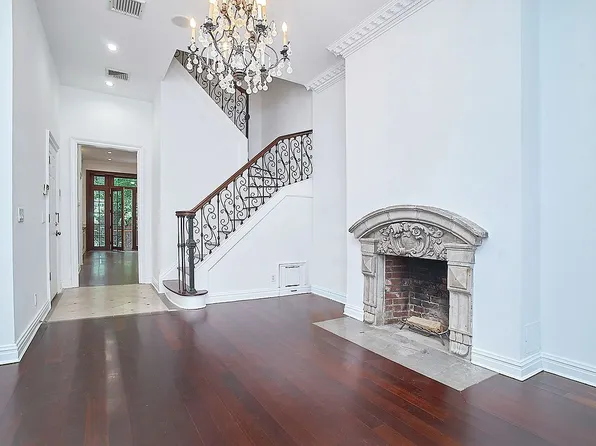 353 E 19th St, New York, NY 10003