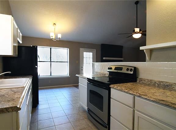 5th image of 802 Woodhaven Ct