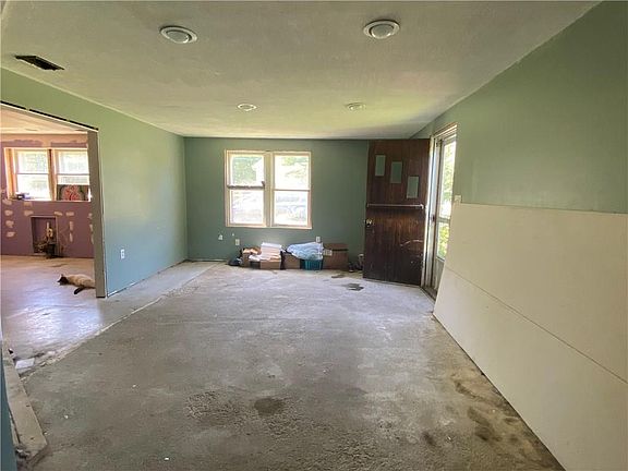 5th image of 6111 Redwood Dr