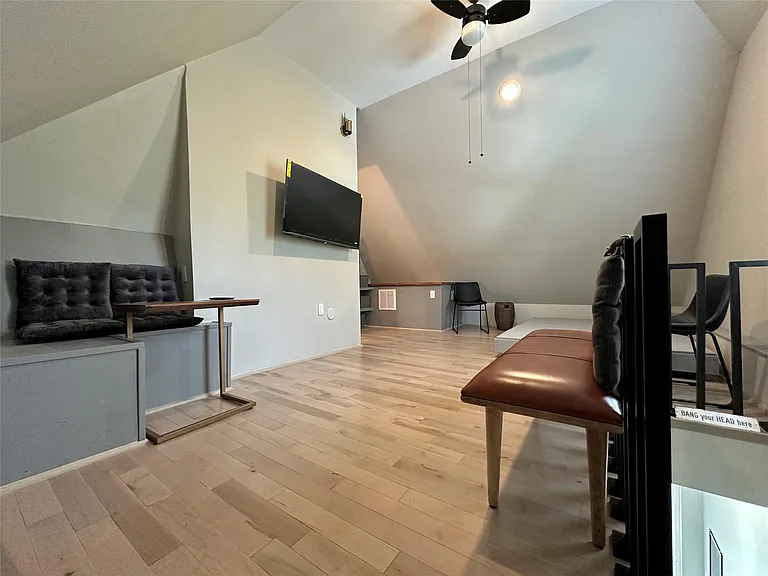 914 E 39th St #2 — Photo 15