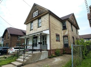 1033 S 11th St, Manitowoc, WI 54220