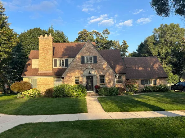 936 Iroquois Dr SE, Grand Rapids, MI 49506