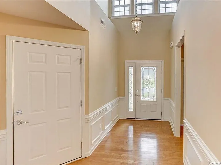 8118 Crater Lake Dr — Photo 4