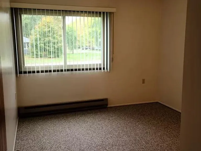 6934 Hillcrest Ave — Photo 2